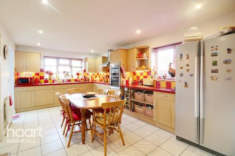 62 Aperfield Road, Biggin Hill, Westerham, TN16 3LX