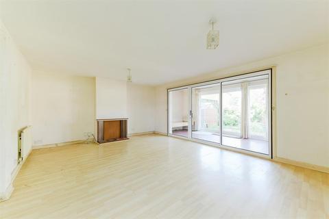 107 Tachbrook Road, Feltham, TW14 9PD