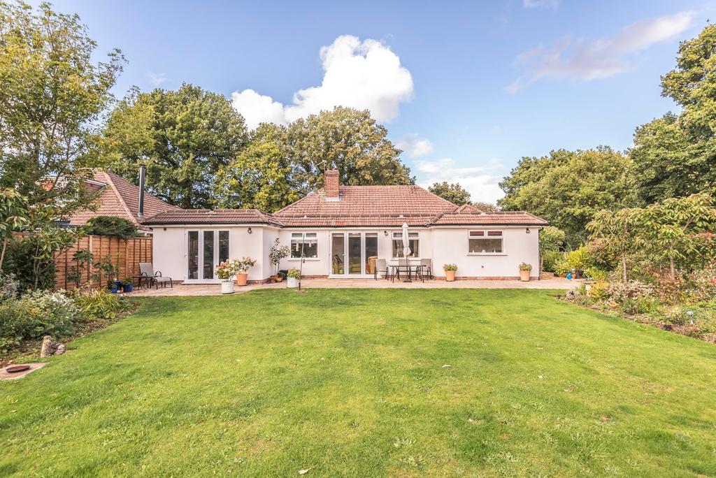 Abbey Road, Medstead, Hampshire, GU34 3 bed bungalow £795,000