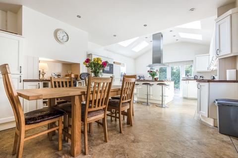 11 Lake Avenue, Bromley, BR1 4EN