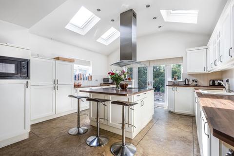 11 Lake Avenue, Bromley, BR1 4EN