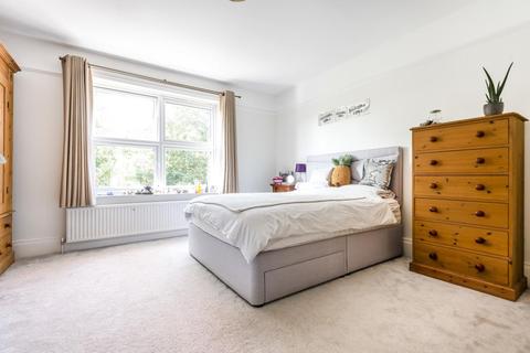 11 Lake Avenue, Bromley, BR1 4EN