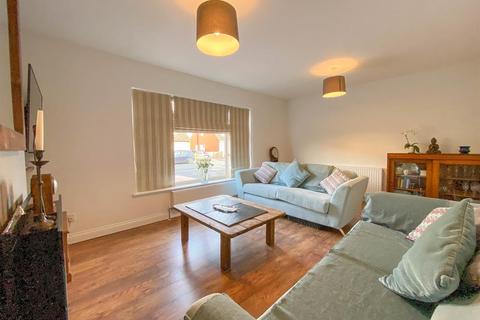 28 Howmead, Berkeley, GL13 9AS