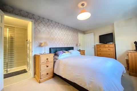 28 Howmead, Berkeley, GL13 9AS