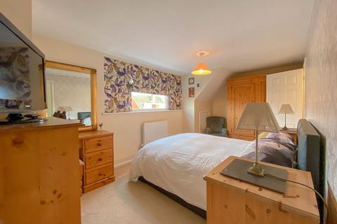 28 Howmead, Berkeley, GL13 9AS