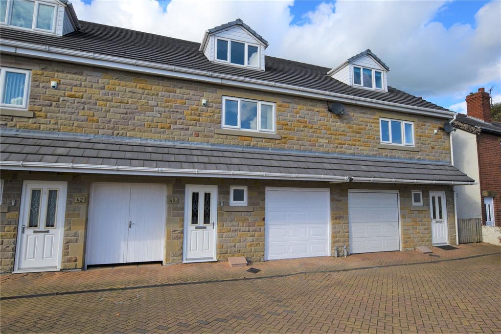 Howdenclough Road, Morley, Leeds, West Yorkshire 3 bed townhouse £