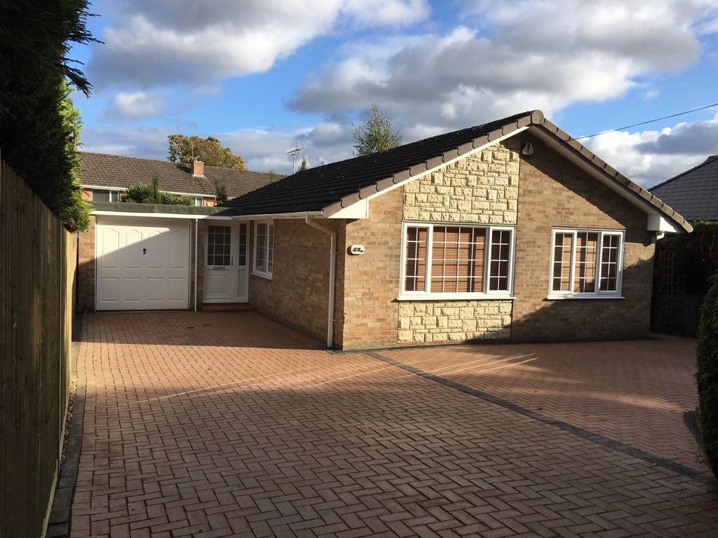 Wareham Road, Corfe Mullen, Wimborne, BH21 3 bed bungalow for sale £