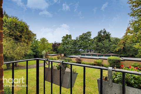 Flat 4, Bedford Court Mowbray Road, London, SE19 2RW