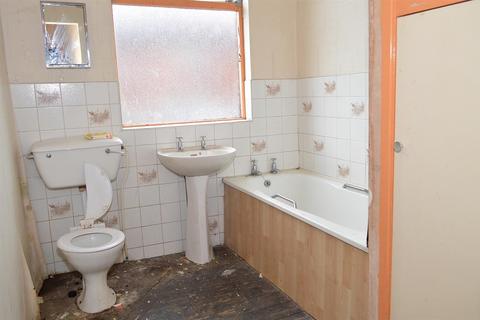 298 Copster Hill Road, Oldham, OL8 3DE