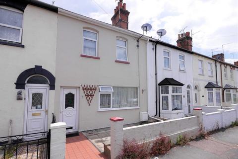 3 bedroom terraced house to rent, Fernlea Road, Harwich