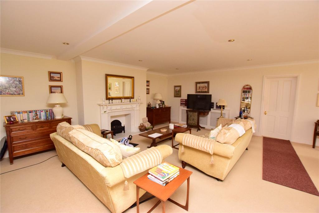 Family Room (3)