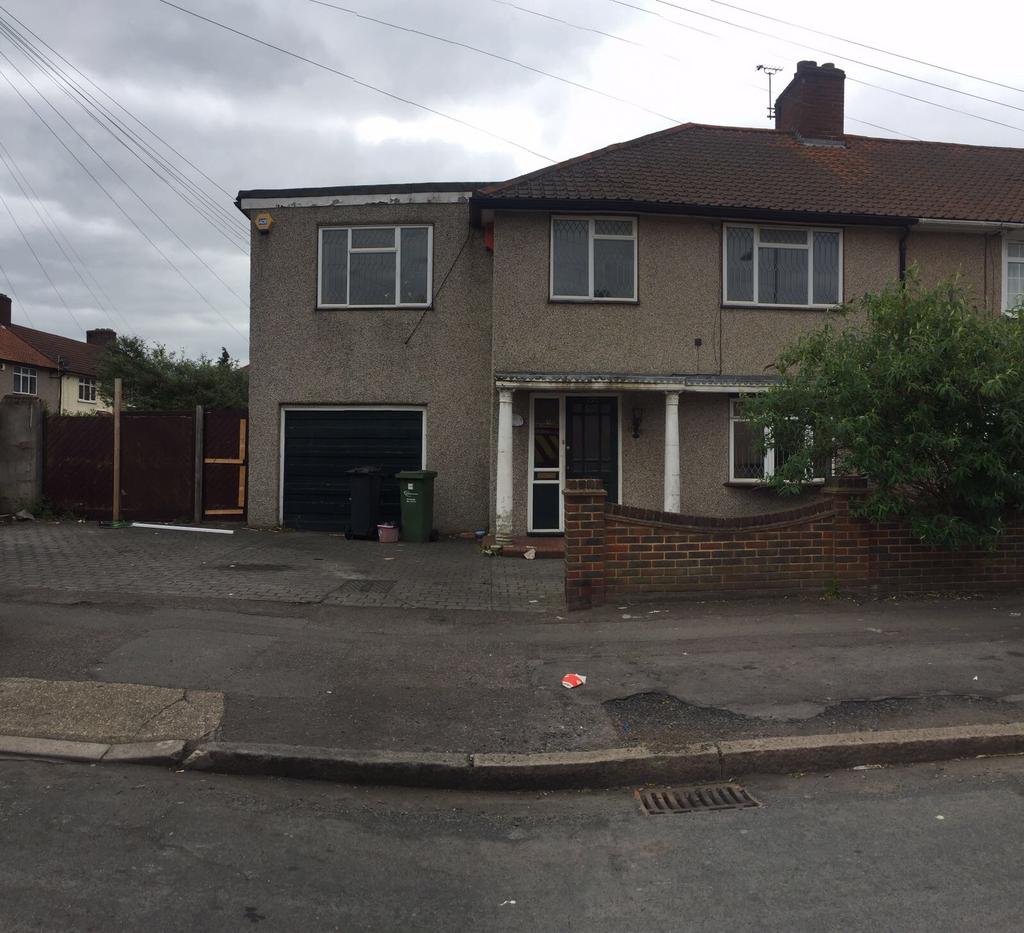 5 bedroom house in St Georges Road, Dagenham RM9