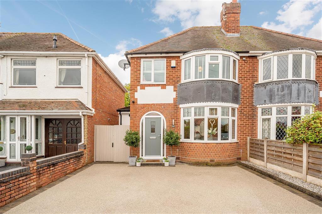 Enville Road, Wall Heath, Kingswinford, DY6 0JX 3 bed semidetached
