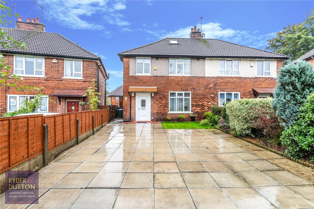 Rhodes Crescent, Rochdale, Greater Manchester, OL11 3 bed semidetached house £140,000