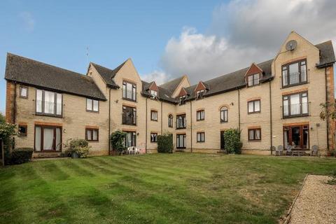 2 bedroom apartment to rent, Lakeside,  Witney,  OX28