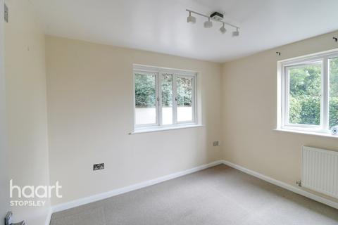 3 Treetop Close, Luton, LU2 0JZ