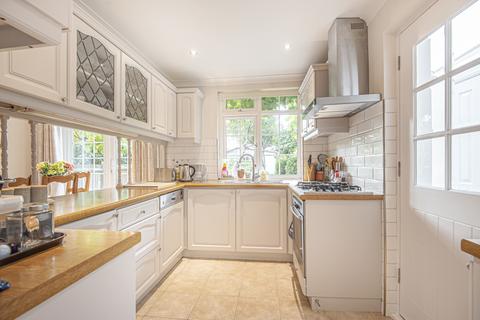 11 Bargate Close, New Malden, KT3 6BG