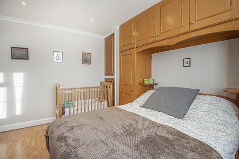11 Bargate Close, New Malden, KT3 6BG