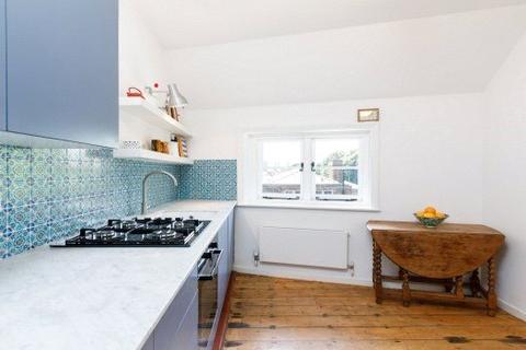 5, Hurley House Arnold Circus, London, E2 7JU