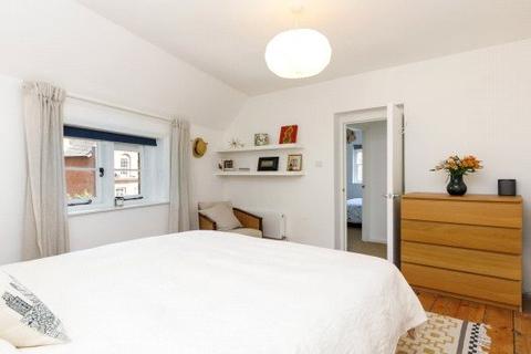 5, Hurley House Arnold Circus, London, E2 7JU