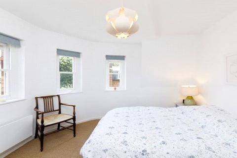 5, Hurley House Arnold Circus, London, E2 7JU