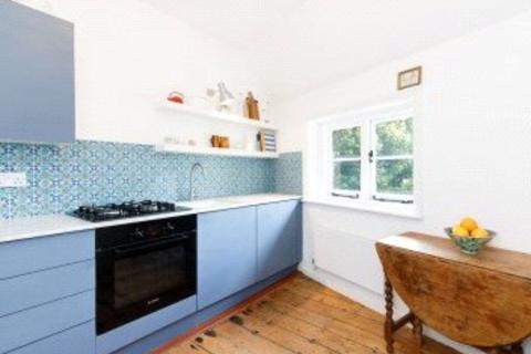 5, Hurley House Arnold Circus, London, E2 7JU