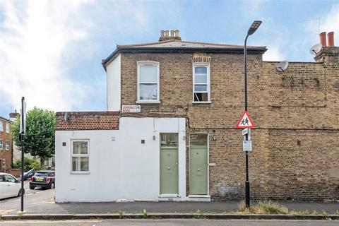 Studio to rent, Ashenden Road, Homerton, E5