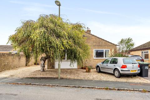2 Larksfield Close, Carterton, OX18 3SY