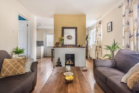 2 Larksfield Close, Carterton, OX18 3SY