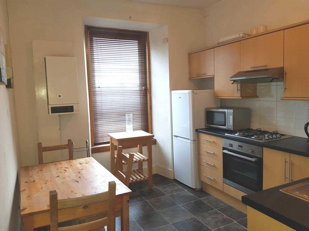 McKerrell Street, Paisley 2 bed flat - £70,000