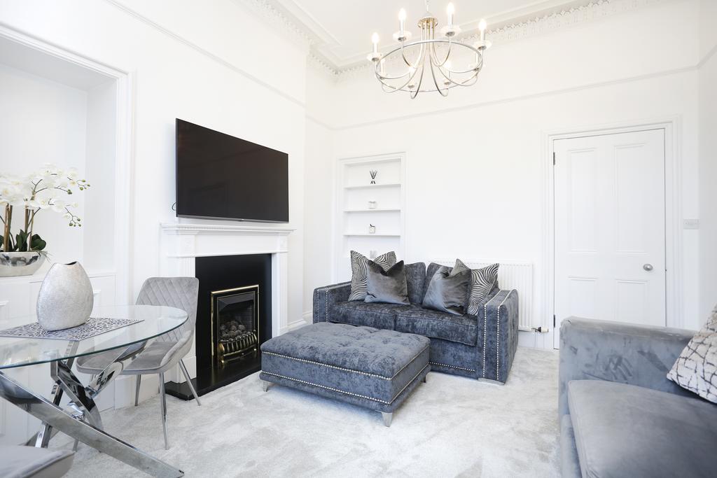 Sitting/Dining Room
