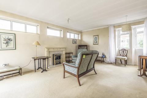 4 Perifield, London, SE21 8NG