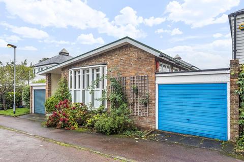 4 Perifield, London, SE21 8NG