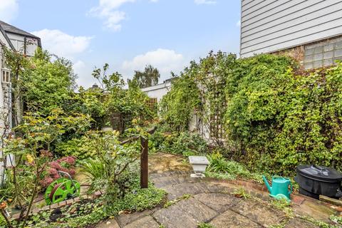 4 Perifield, London, SE21 8NG