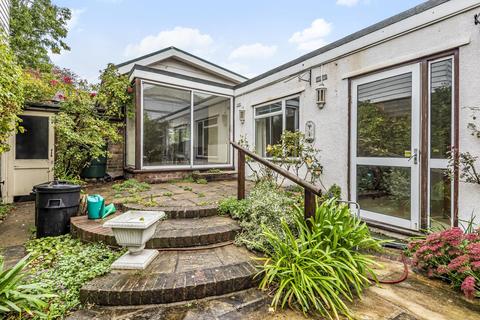 4 Perifield, London, SE21 8NG