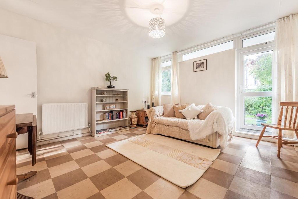 Westbridge Road, Battersea 1 bed flat £325,000