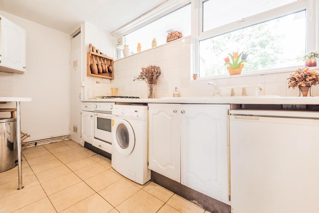Westbridge Road, Battersea 1 bed flat £325,000