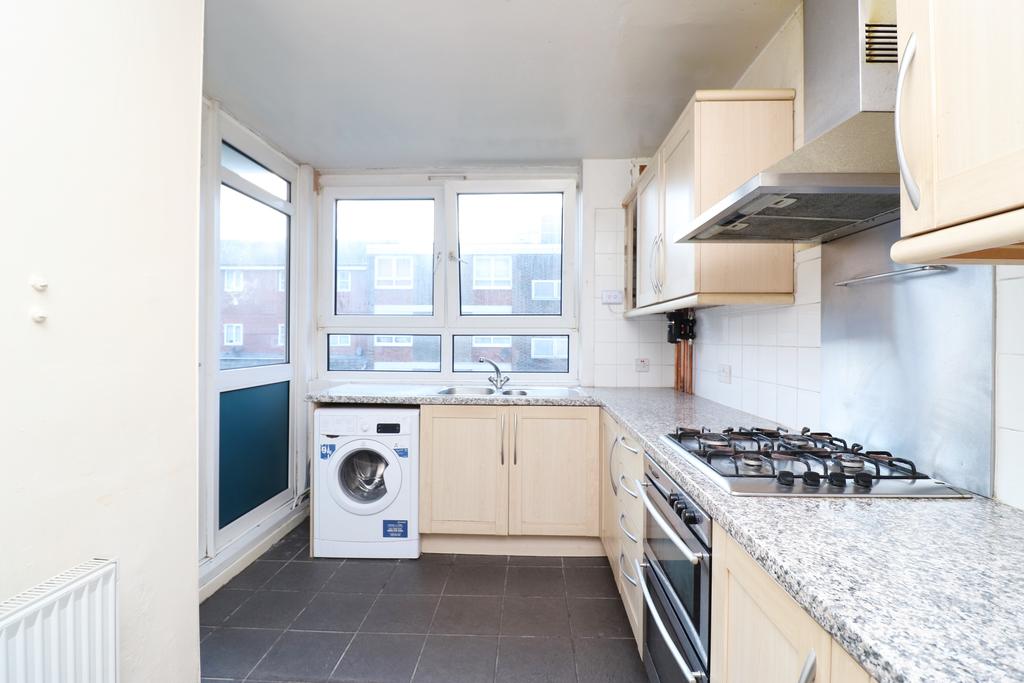 Dolphin Lane, Poplar, London E14 2 Bed Flat - £1,350 Pcm (£312 Pw)