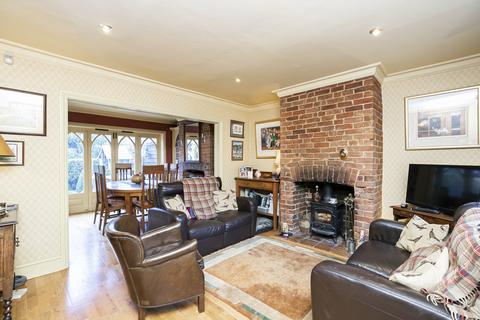 5 Bell Common, Epping, CM16 4DY