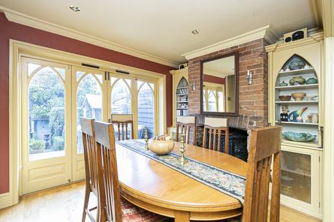 5 Bell Common, Epping, CM16 4DY