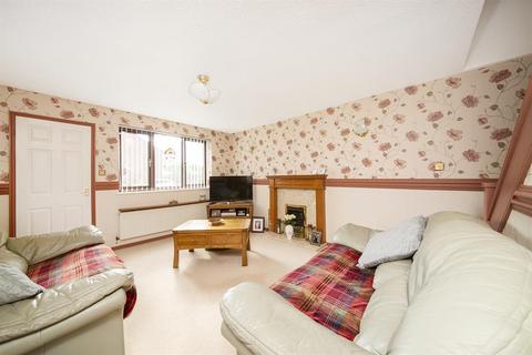 114 Middlecroft Drive, Strensall, York, YO32 5YQ