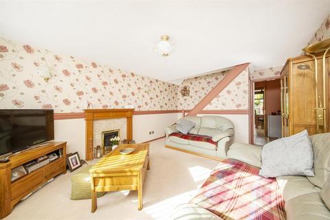 114 Middlecroft Drive, Strensall, York, YO32 5YQ