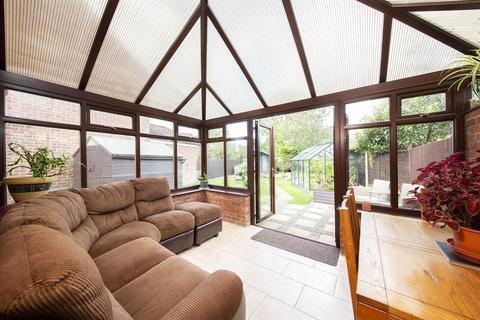 114 Middlecroft Drive, Strensall, York, YO32 5YQ