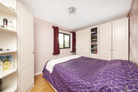114 Middlecroft Drive, Strensall, York, YO32 5YQ