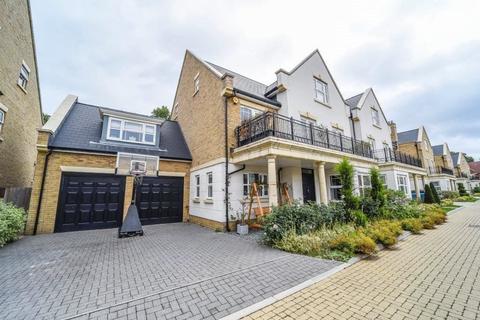 5 Roper Crescent, Sunbury-on-thames, TW16 5BA