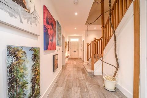 5 Roper Crescent, Sunbury-on-thames, TW16 5BA