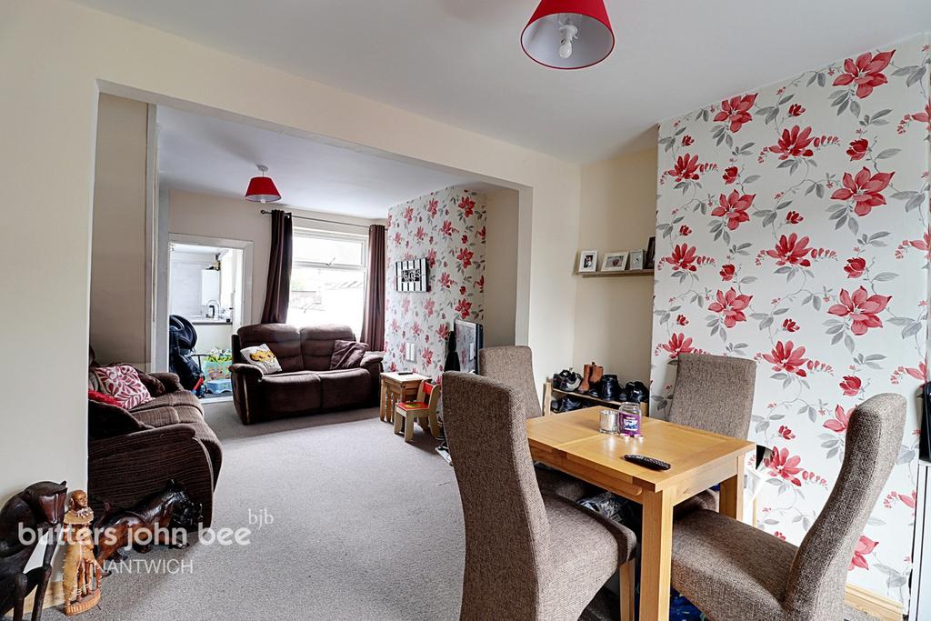 Station View, Nantwich 2 bed terraced house £137,000