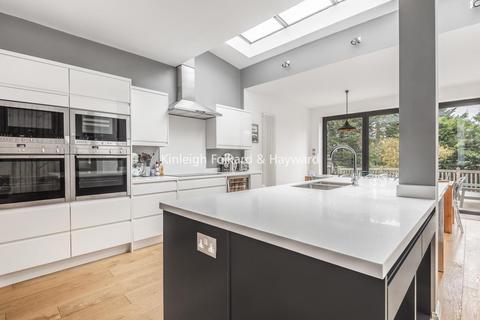 86 Selborne Road, London, N14 7DG