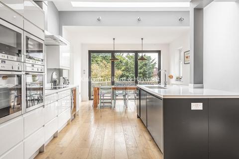 86 Selborne Road, London, N14 7DG