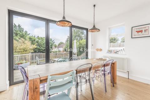 86 Selborne Road, London, N14 7DG